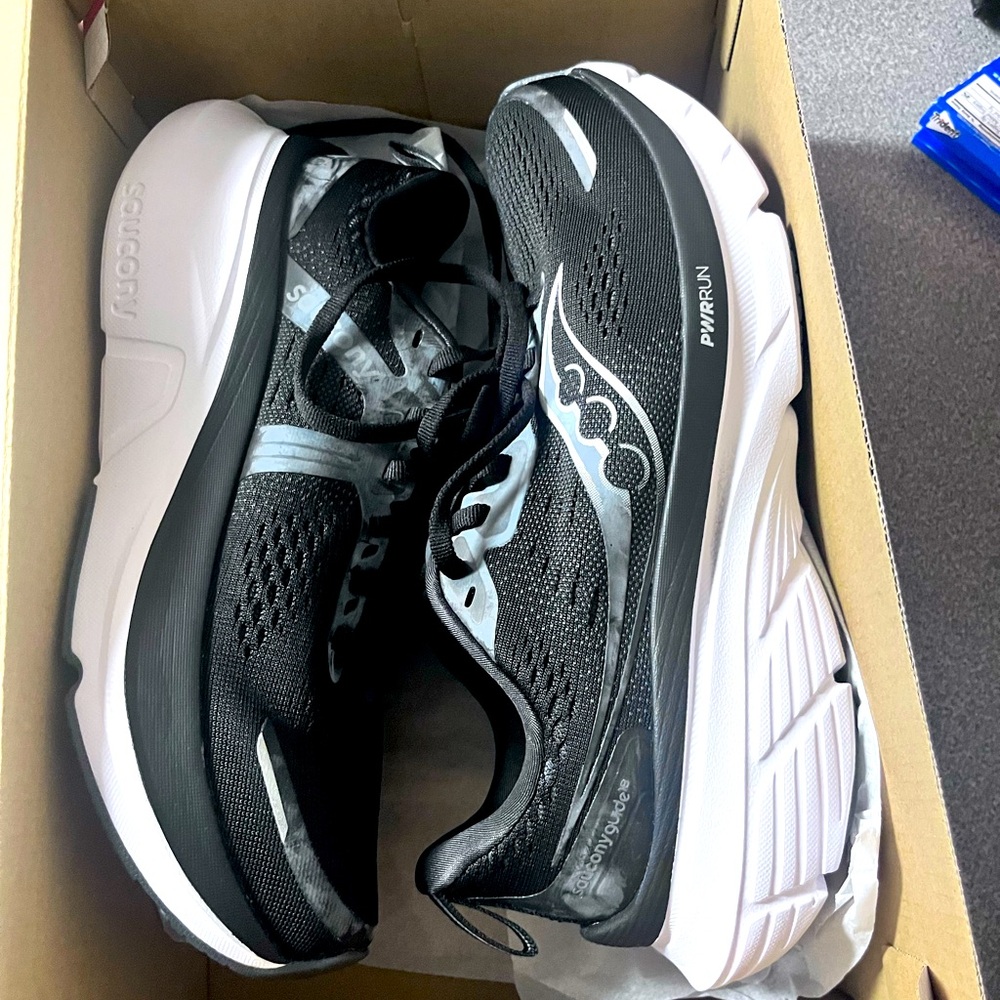 Saucony Women’s Black Running Shoes size 9